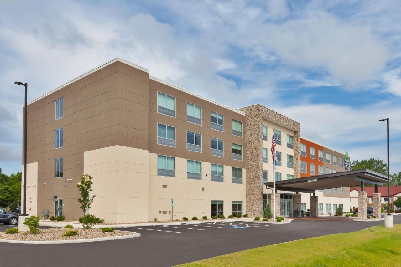 Holiday Inn Express & Suites - Milan - Sandusky Area By Ihg Exteriér fotografie